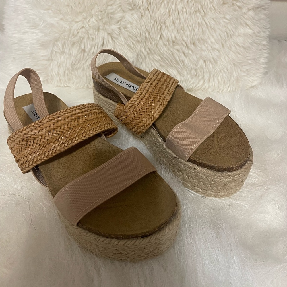 Steve Madden Circa flatforms size 6
